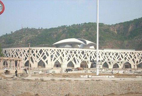 坊间说,投资近2亿元的蒲县文化宫及文化宫广场。