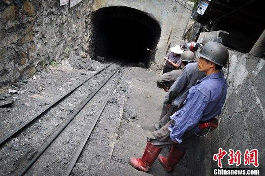 7��6�գ�������ɽ�����ֳ���Ԯ�Ѿ���������죬�ӵ����賿��ʼ����������������мӿ졣ͼΪ�����Ԯ�Ŀ󹤵ȴ��¾��������緢 ����� ��