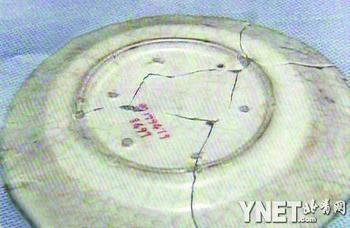 受损哥窑瓷器首次曝光央视截屏